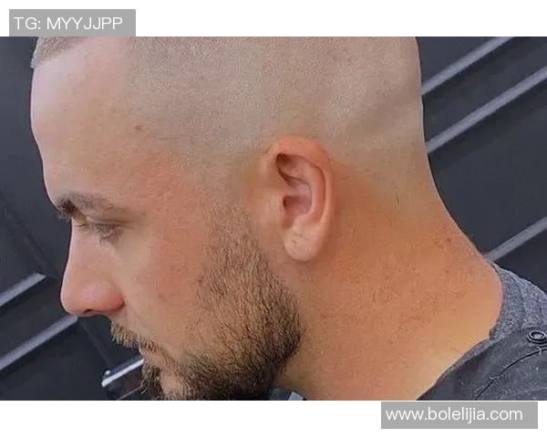 独具魅力与才华的足球明星们展现个性与风采的精彩瞬间