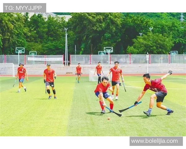 足球明星挥杆瞬间高清展现运动魅力与风采的完美结合