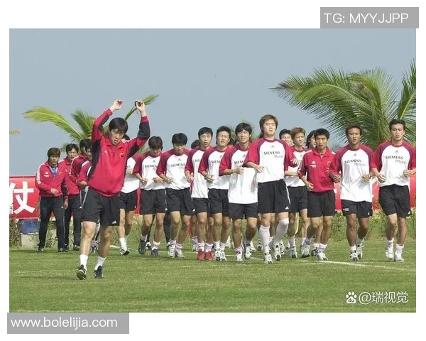 足球明星聚光灯下的精彩瞬间合影展现他们的友谊与竞技精神